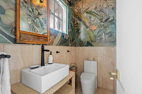 Villa Bohemia I, Unit 2:  Floor 2 suite - Image 5