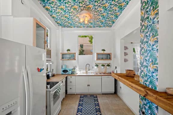 Villa Bohemia I, Unit 2:  Floor 2 suite - Image 2